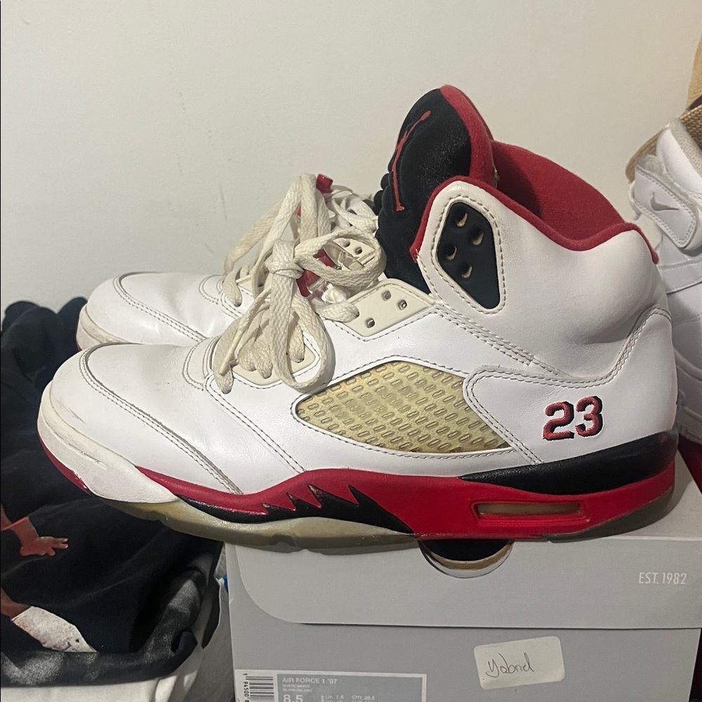 - Jordan 5s - Picture 4 of 4